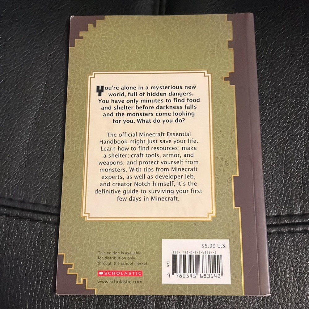 Minecraft Essential Handbook - Picture 3 of 5
